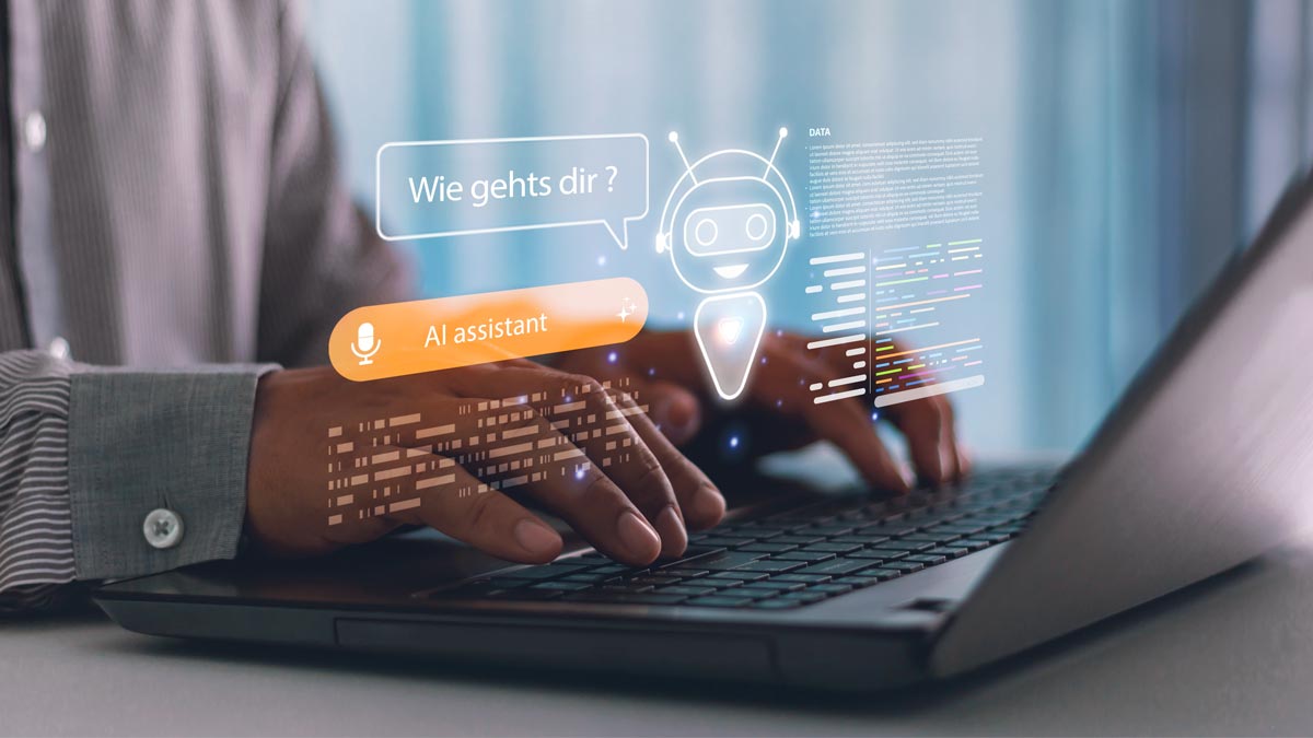 KI-in-Psychotherapie-Praxis-Interview Person tippt auf Laptop mit eingeblendetem KI-Assistenten und der Frage „Wie gehts dir?“ – Symbolbild für Künstliche Intelligenz in der Psychotherapie-Praxis.