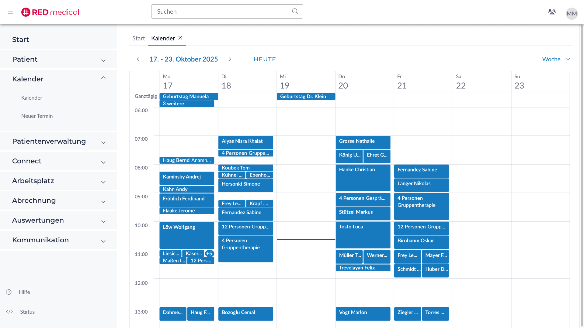 Wochenkalender mit mehreren Terminen, Gruppenbelegungen und individuellen Einträgen in RED medical.