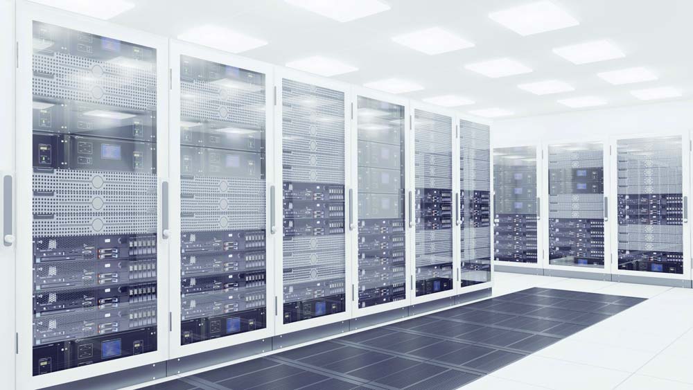 Ein modernes und sicheres Rechenzentrum mit einer Reihe von Serverschränken.